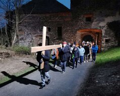 2023-04-07 Kreuzweg auf die Burg